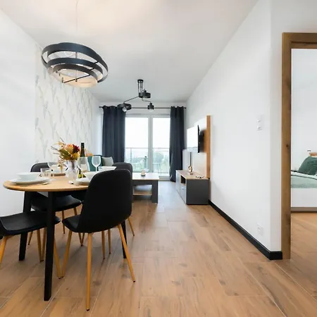 Towarowa - Air Con & Parking - By Rentujemy Apartment